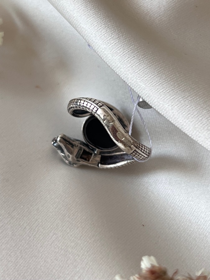 Кольцо из серебра в форме змеи с чёрным обсидианом, 17,5 размер U-510, фото 5