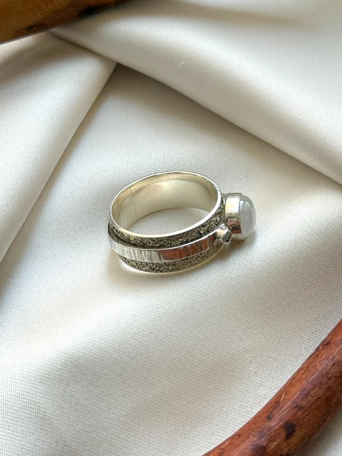 купить Кольцо из серебра с лунным камнем,18,5 размер   , фото 3