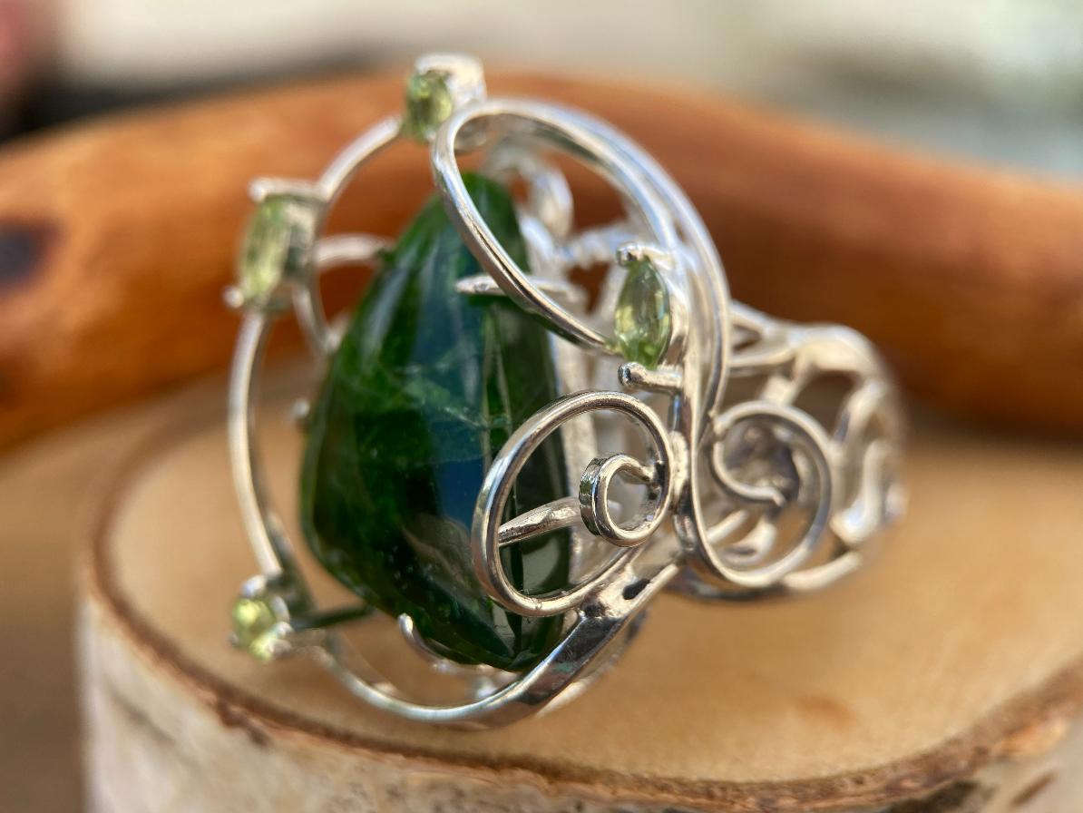 купить Кольцо с хромдиопсидом и хризолитом 19,5 размер , фото 4