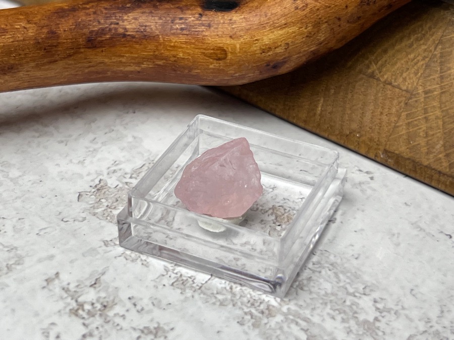 Образец морганита в пластиковом боксе OBM-1327, фото 3