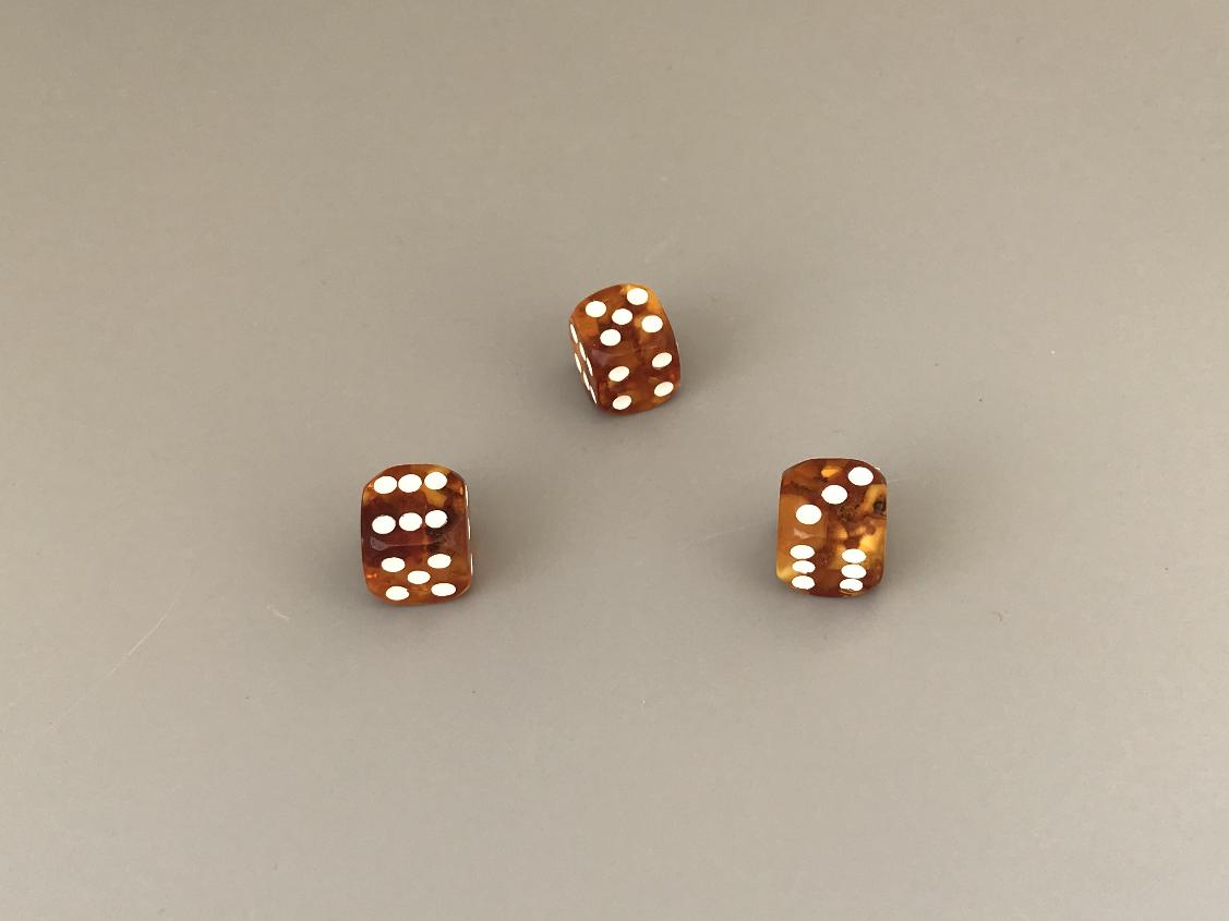 Игральные кости из янтаря 1,3х1,3х1,3 см IKO-0005, фото 2