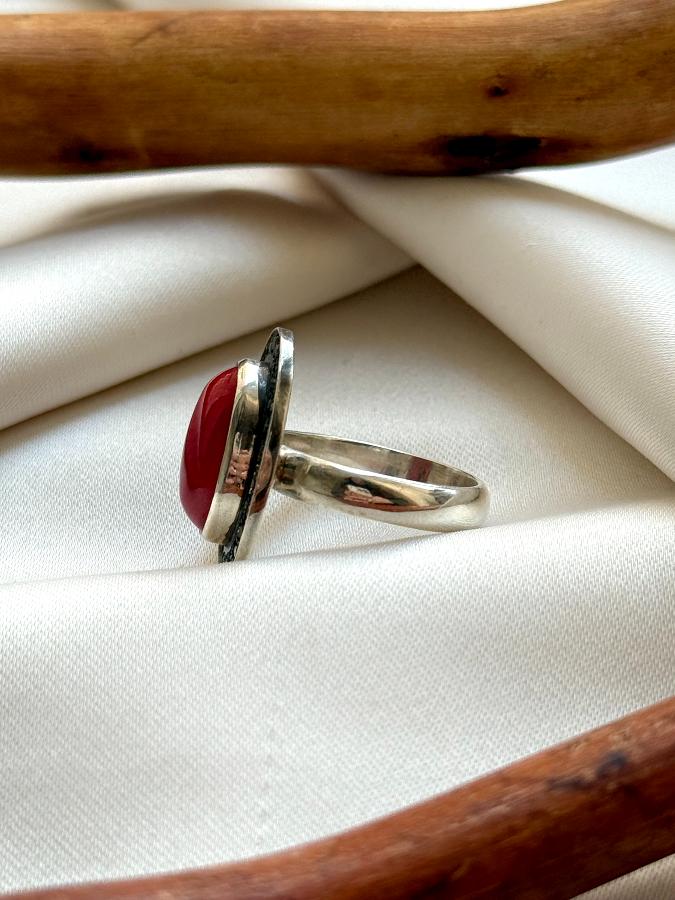 купить Кольцо из серебра с кораллом, 17 размер  , фото 3