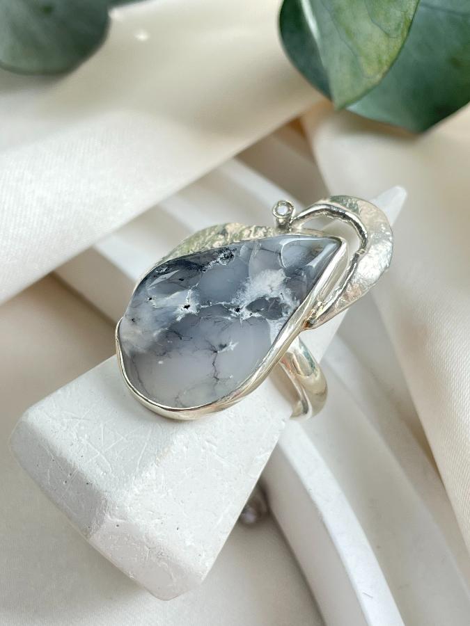 купить Кольцо из серебра с кахолонгом, 17,0 размер , фото 1