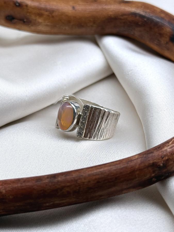 купить Кольцо из серебра с опалом, 17,8 размер  , фото 2