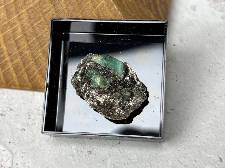 Образец берилла в пластиковом боксе OBM-1334, фото 1