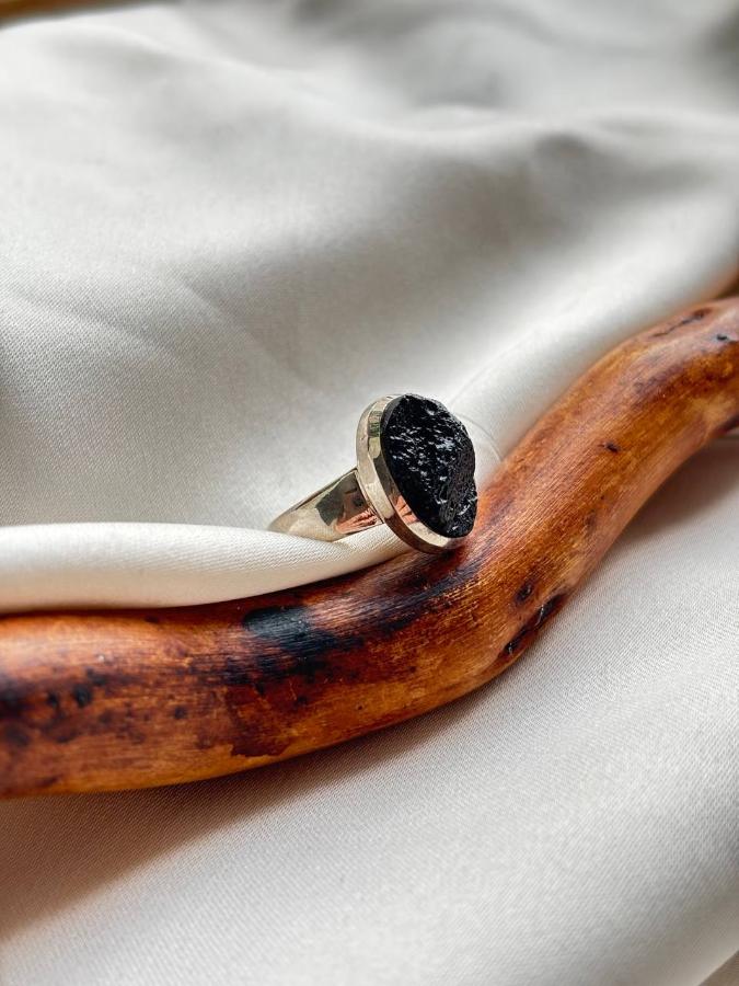 купить Кольцо из серебра с тектитом  , фото 1