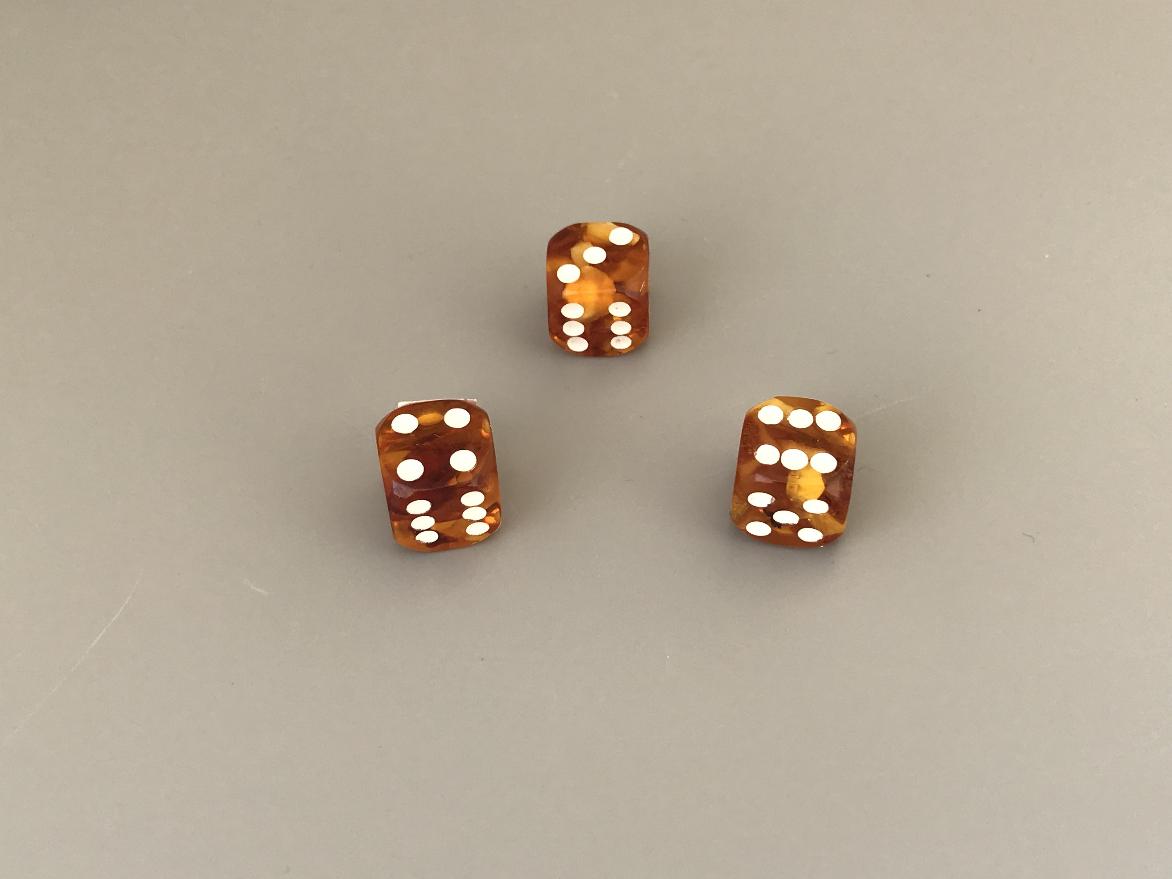 Игральные кости из янтаря 1,3х1,3х1,3 см IKO-0005, фото 1