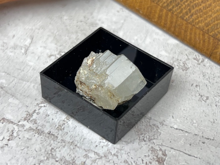 Образец гошенита в пластиковом боксе OBM-1365, фото 4