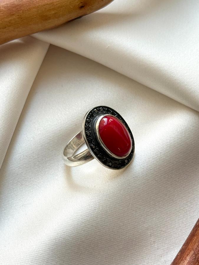 купить Кольцо из серебра с кораллом, 17 размер  , фото 1