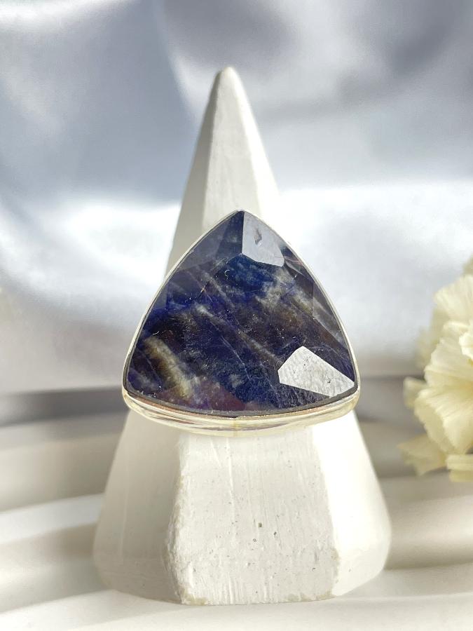 купить Кольцо из серебра с синим корундом, 19,0 размер , фото 1