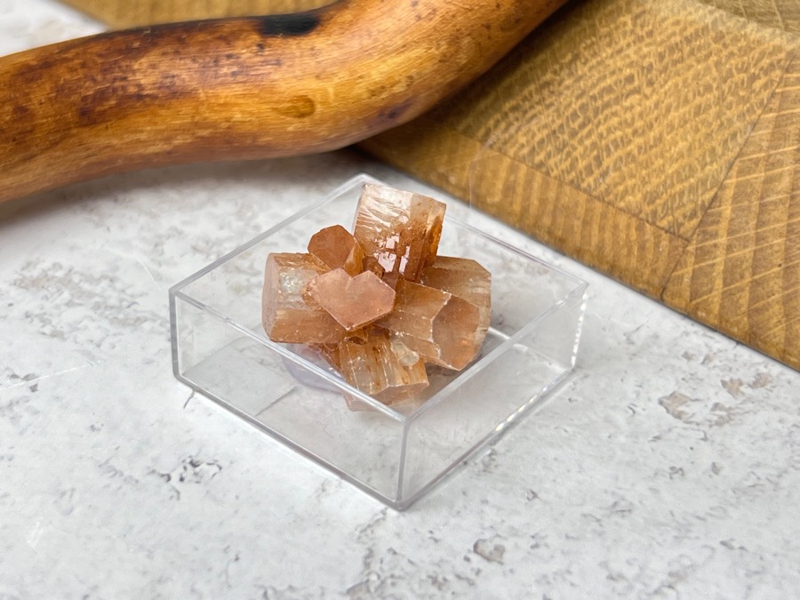 Образец арагонита в пластиковом боксе OBM-1292, фото 4