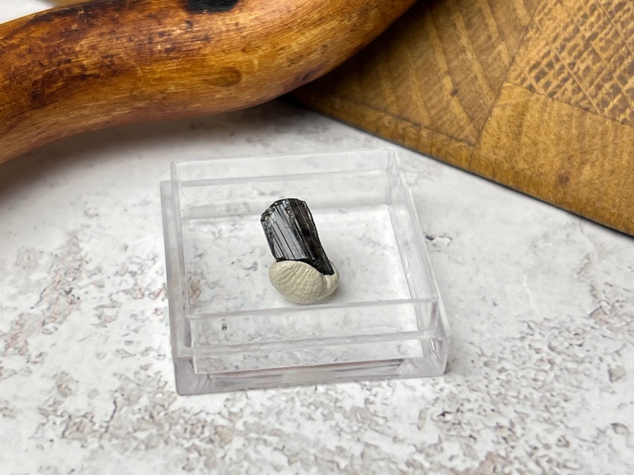 Образец индиголита (давит) в пластиковом боксе OBM-1380, фото 3