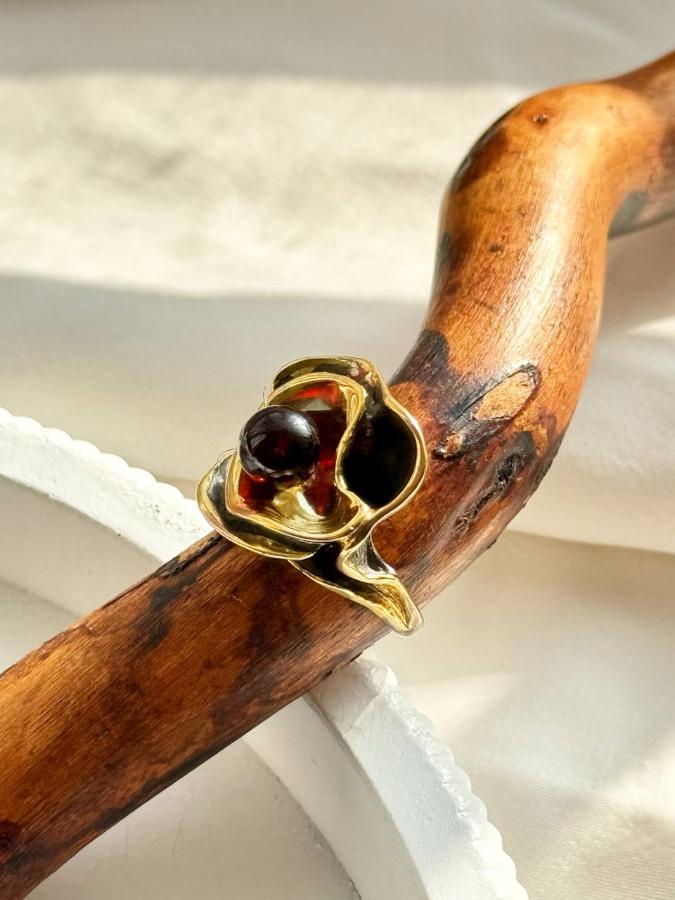 купить Кольцо из серебра с красным янтарем  , фото 2