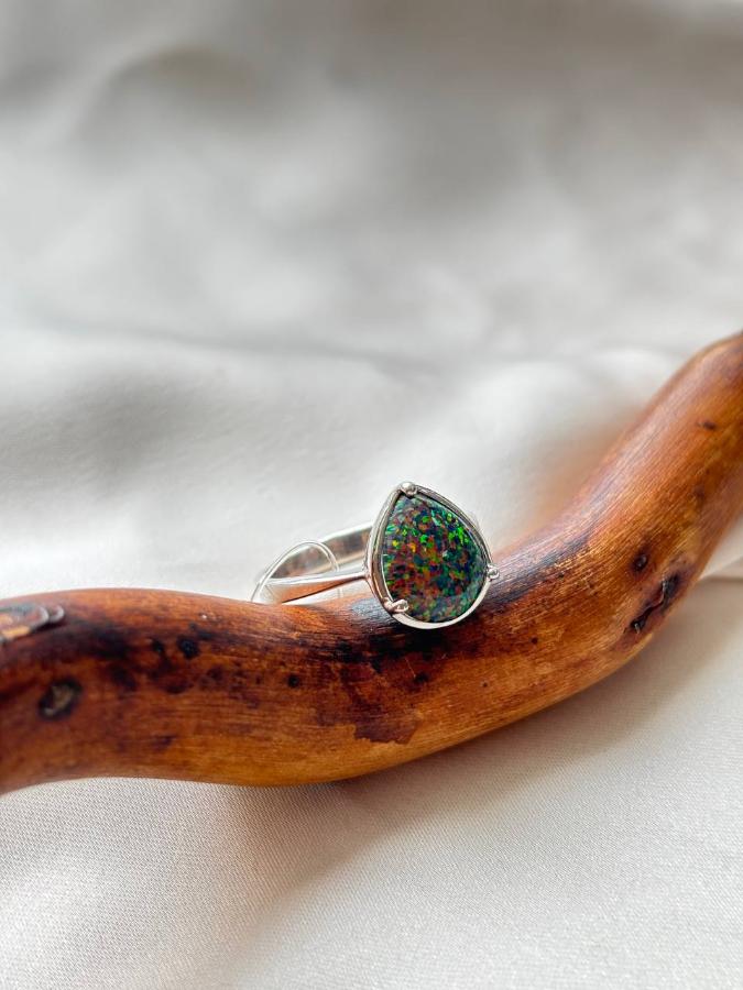 купить Кольцо из серебра с опалом (синтетический)  , фото 1