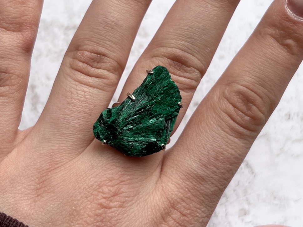купить Кольцо с игольчатым малахитом, 18,75 размер , фото 4