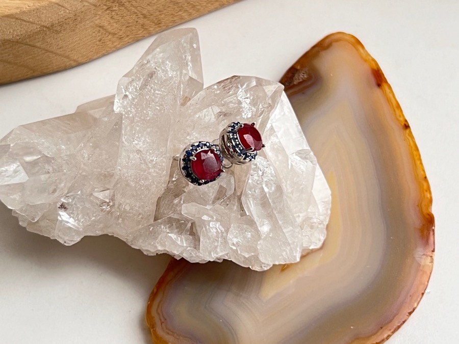 купить Серьги-гвоздики с рубином (корунд) в огранке , фото 2